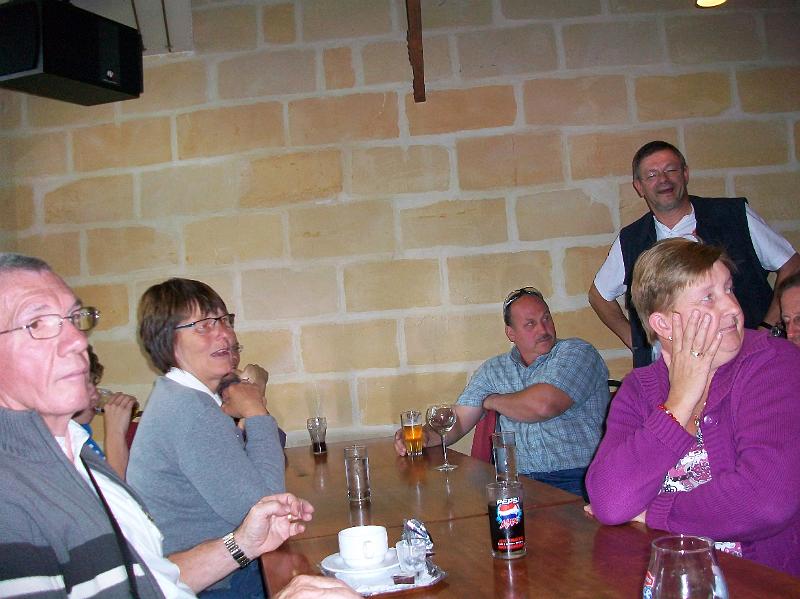 Op weg naar de prijsuitreiking en een lekker diner te Kanne (11).JPG